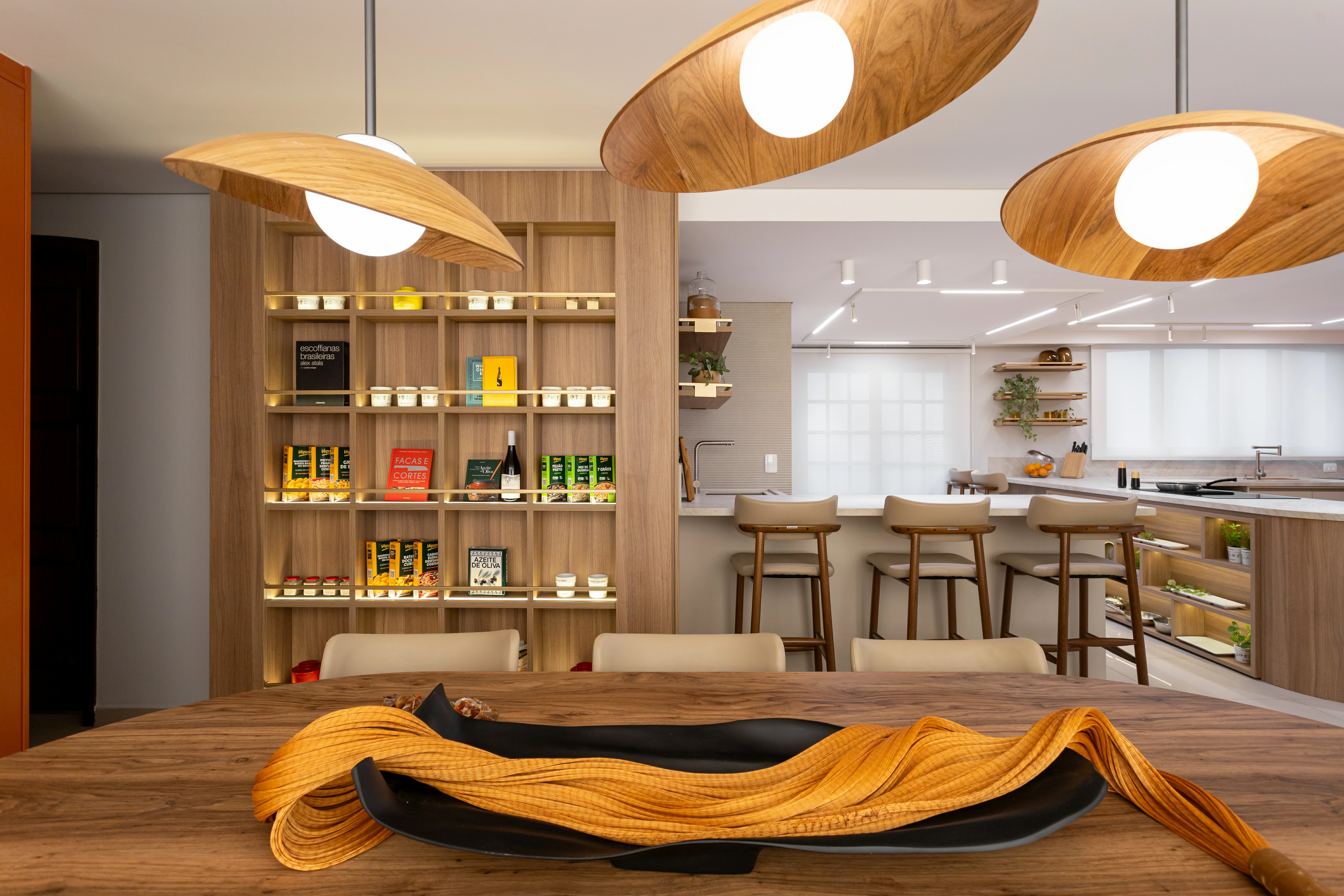 Dia da Iluminação: Como a Luz e o Design Transformam Ambientes