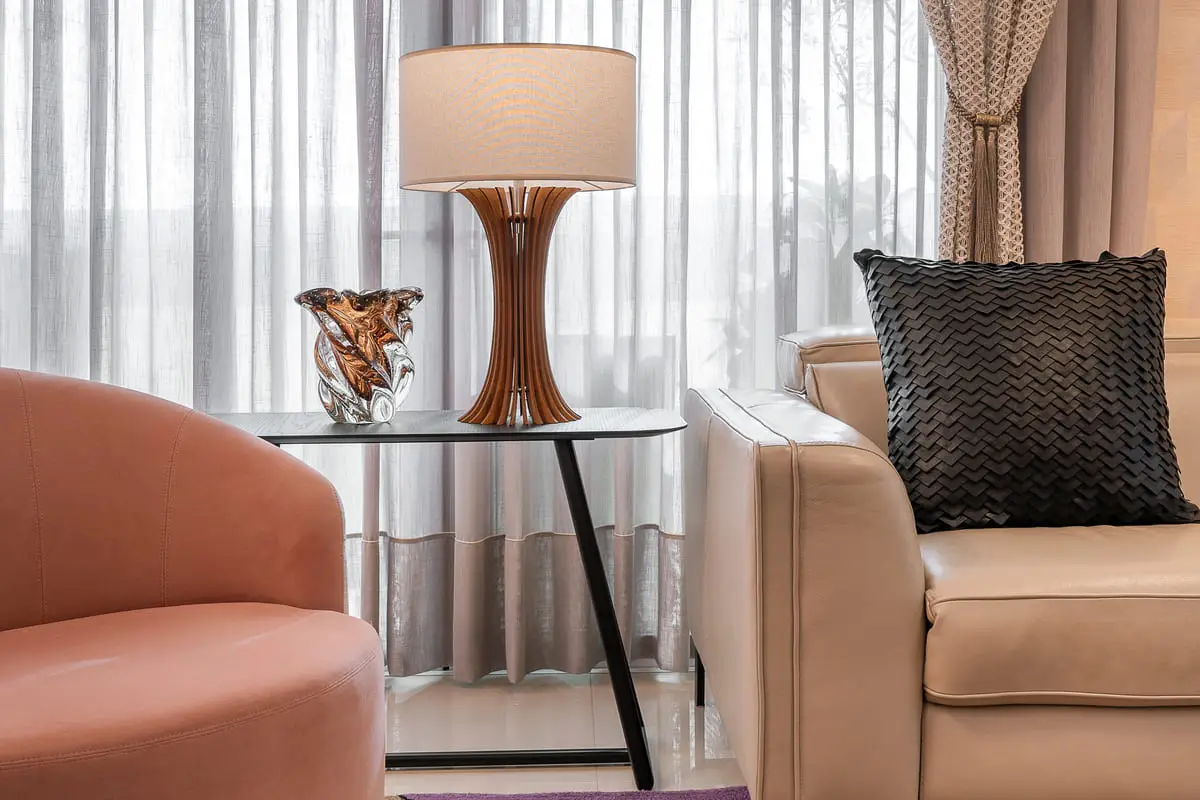 Lampshade for the living room: 5 reasons to use it beyond the bedroom