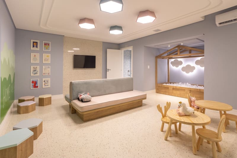 Children's waiting room with decorated tables and benches, ball pit and Accord plafons in green, blue and pink.