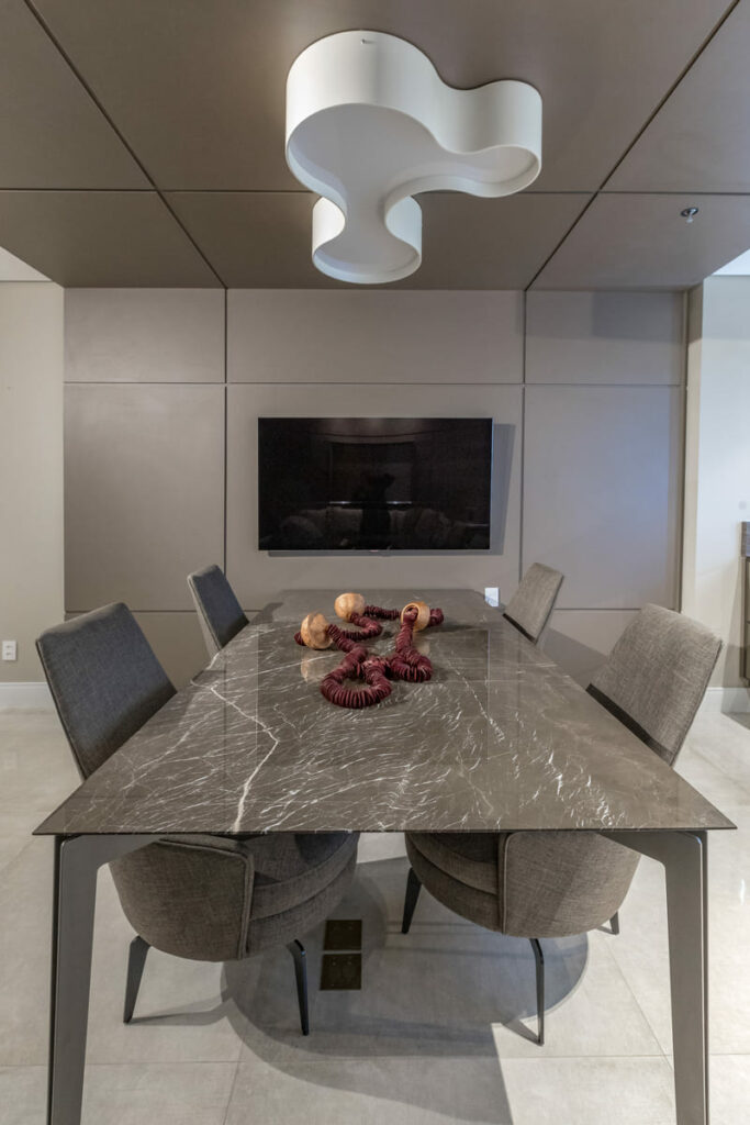 Decorated living room with marble table and Accord plafon.