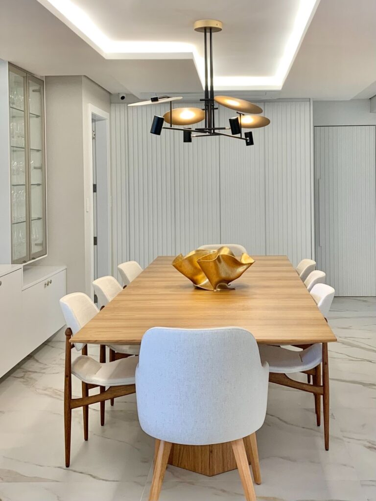 Mesa de jantar com pendente Accord  Dot