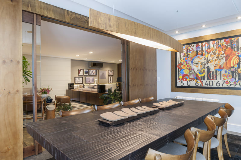 Dining room with Accord horizontal pendant above the wooden table.