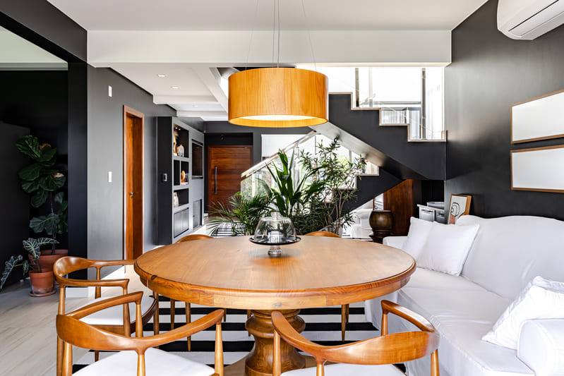 Dining room decorated with round table and Accord pendant.